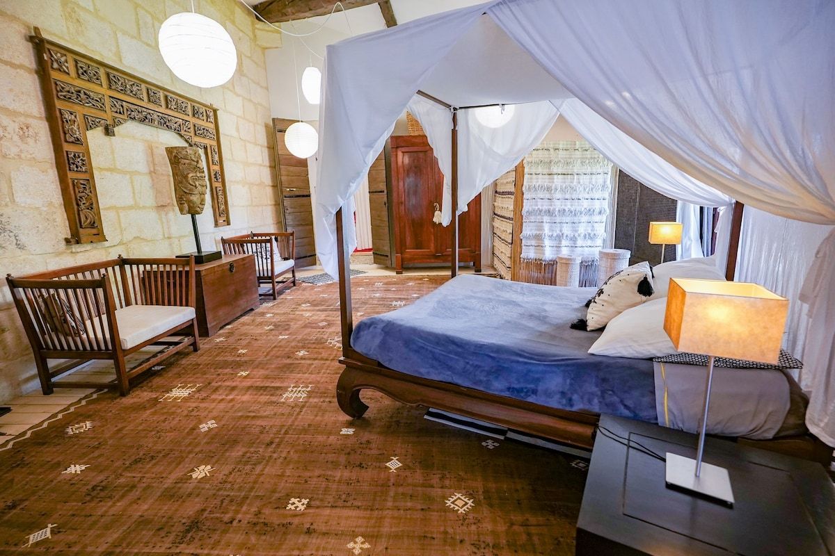 La chambre Grenier, its canopy bed under the eaves